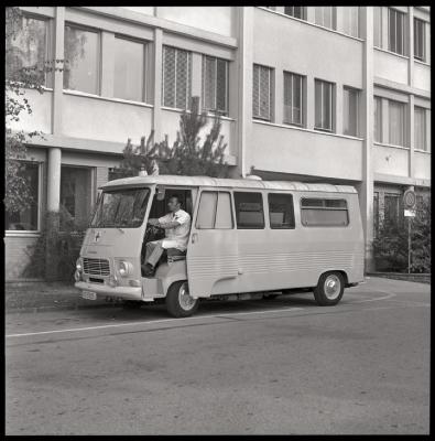 Hôpital cantonal: véhicule.