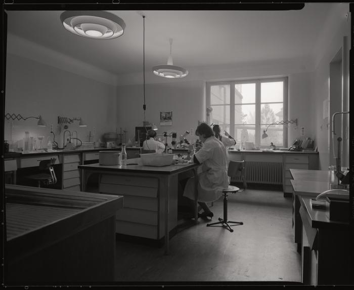 Bâtiment des laboratoires (rue du Bugnon 27): laboratoire central.