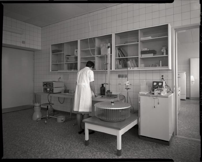 Bâtiment des laboratoires (rue du Bugnon 27): laboratoire central.