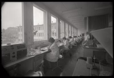 Bâtiment des laboratoires (rue du Bugnon 27): laboratoire central.