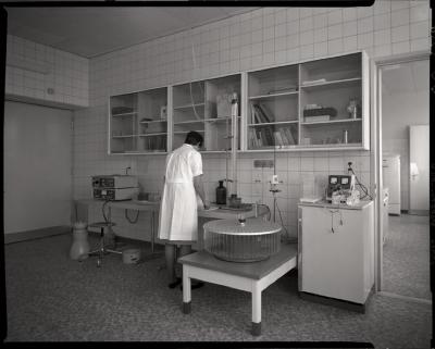 Bâtiment des laboratoires (rue du Bugnon 27): laboratoire central.