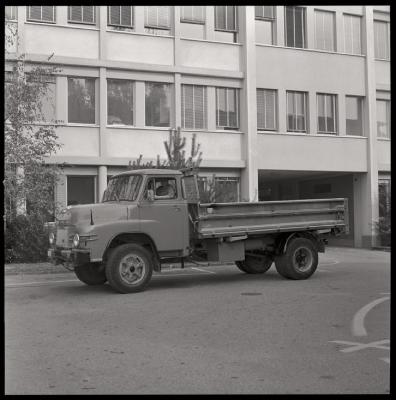 Hôpital cantonal: véhicule.