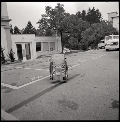 Hôpital cantonal: véhicule.