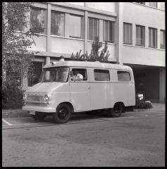 Hôpital cantonal: véhicule.