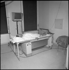 Appareil de radiologie: appareil d'artériographie.