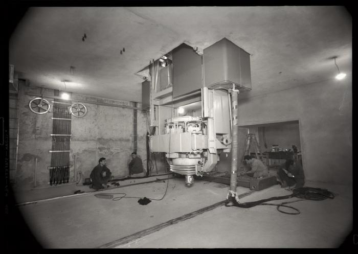 Hôpital cantonal: service de radiologie, locaux Bétatron.