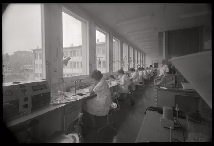 Bâtiment des laboratoires (rue du Bugnon 27): laboratoire central.