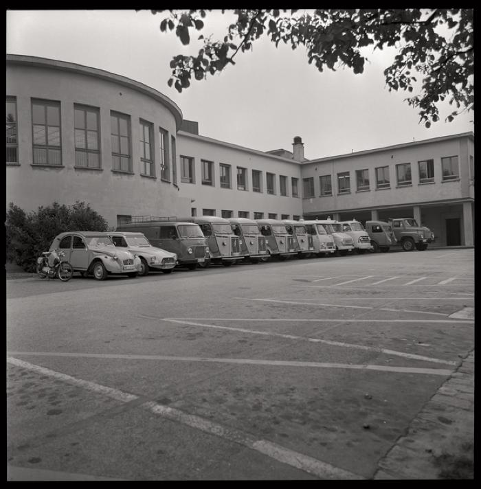 Hôpital cantonal: véhicule.