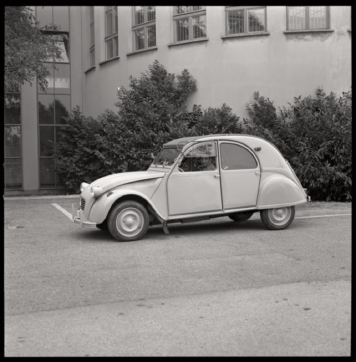 Hôpital cantonal: véhicule.