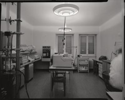 Bâtiment des laboratoires (rue du Bugnon 27): laboratoire central.