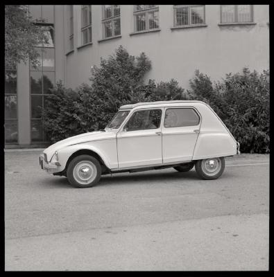 Hôpital cantonal: véhicule.