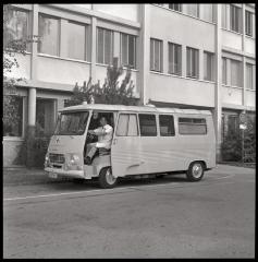 Hôpital cantonal: véhicule.
