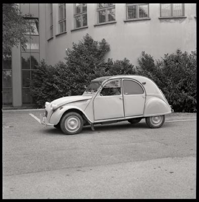 Hôpital cantonal: véhicule.