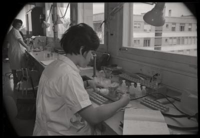 Bâtiment des laboratoires (rue du Bugnon 27): laboratoire central.