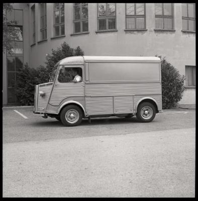 Hôpital cantonal: véhicule.