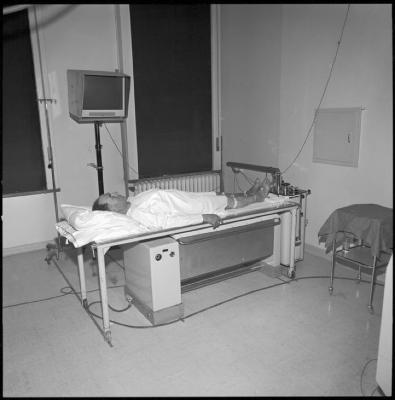 Appareil de radiologie: appareil d'artériographie.