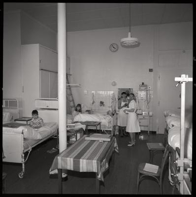 Hôpital cantonal: chambre de chirurgie infantile.