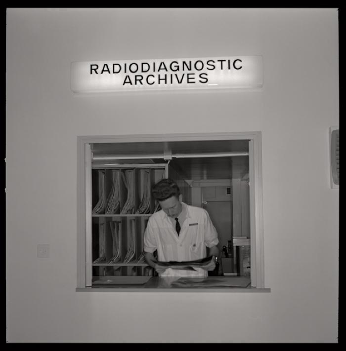Hôpital cantonal: service de radiologie, archives.