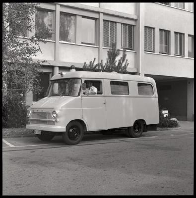Hôpital cantonal: véhicule.