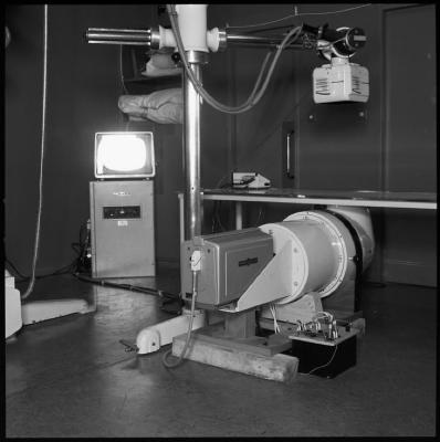 Appareil de radiothérapie: cylindre. Amplificateur brillance ou luminance.