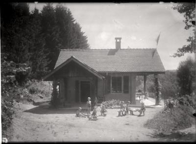 Santé publique: lutte contre la tuberculose (LVT), cure d'air/école en plein air, lieu non identifié.