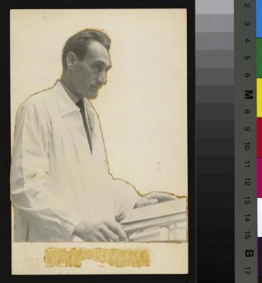 Portrait mi-corps du Prof. Pierre Dubuis.