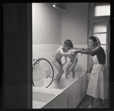 Santé publique: lutte contre la tuberculose (LVT), cure préventive de soleil et de gymnastique de Begnins.