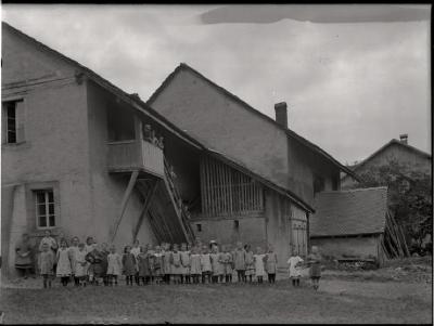 Santé publique: lutte contre la tuberculose (LVT), cure d'air/école en plein air, lieu non identifié.