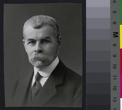 Portrait en buste du Prof. Maurice Arthus.