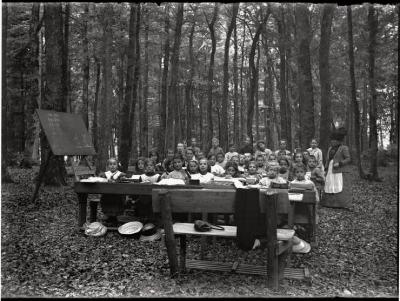 Santé publique: lutte contre la tuberculose (LVT), cure d'air/école en plein air, lieu non identifié.