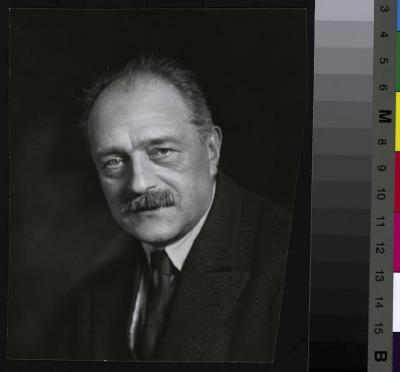 Portrait en buste du Professeur Albert Barraud.