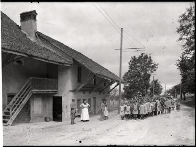 Santé publique: lutte contre la tuberculose (LVT), cure d'air/école en plein air, lieu non identifié.
