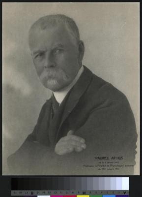 Portrait en buste du Prof. Maurice Arthus, âgé, avec moustache et cheveux blancs.
