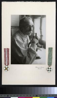 Portrait du Prof. Bruno Galli-Valerio vraisemblablement dans son lieu de travail.