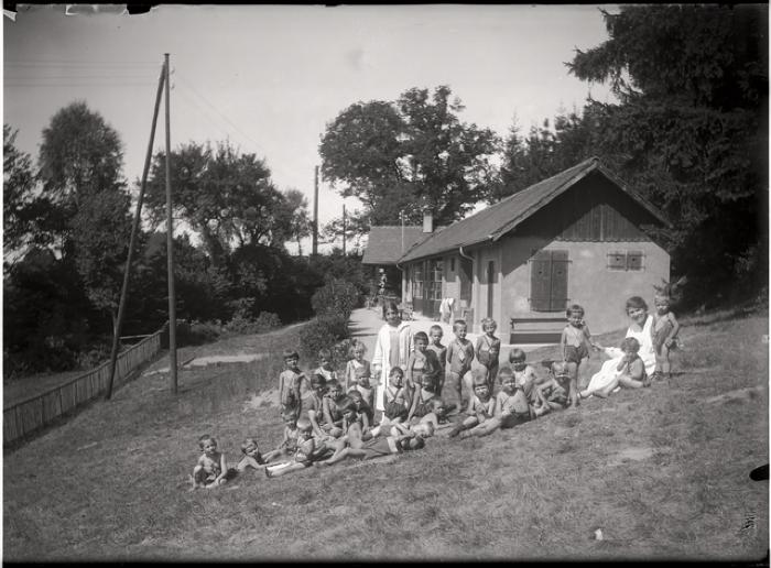 Santé publique: lutte contre la tuberculose (LVT), cure d'air/école en plein air, lieu non identifié.