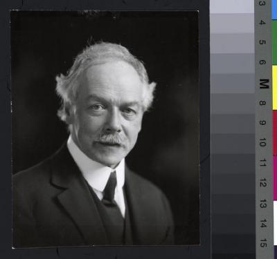 Portrait du Prof. Jules Gonin, buste, professeur d'ophtalmologie de 1920-1935.