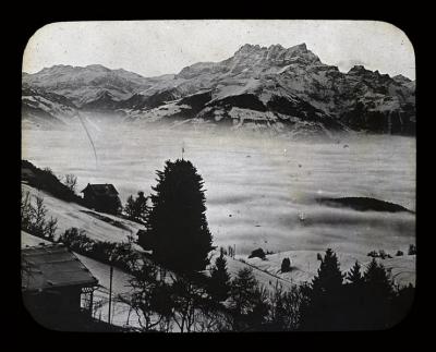 Vue de Leysin au-dessus du brouillard.