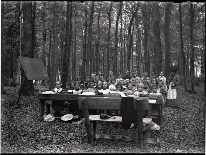 Santé publique: lutte contre la tuberculose (LVT), cure d'air/école en plein air, lieu non identifié.