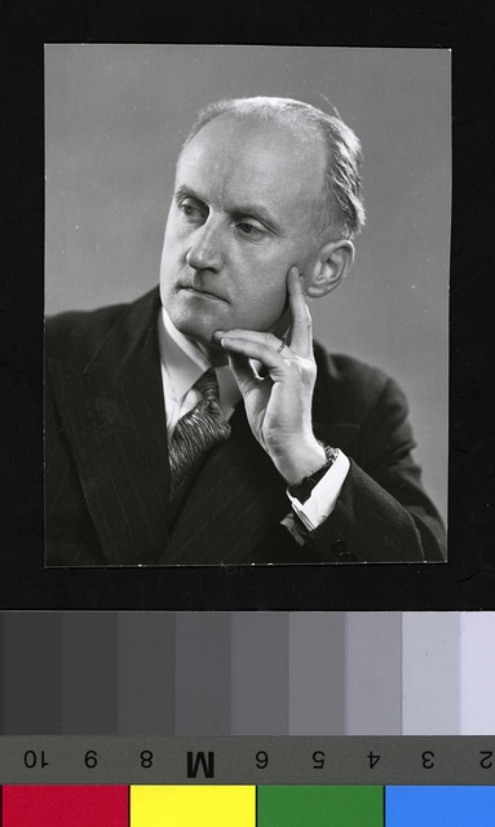 Portrait en buste du professeur Edwin Ramel.