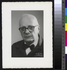 Portrait du visage du Dr. Mahaim âgé, spécialiste en cardiologie.