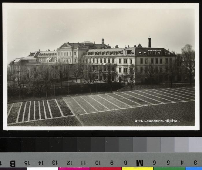 Vue sur l'Hôpital cantonal depuis le sud-est, avec l'aile de la division hommes et le pavillon de chirurgie.