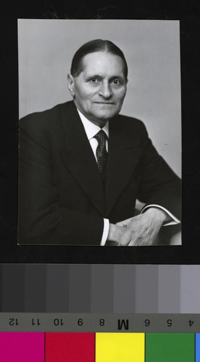 Portrait en buste du Prof. Nicolas Popoff.