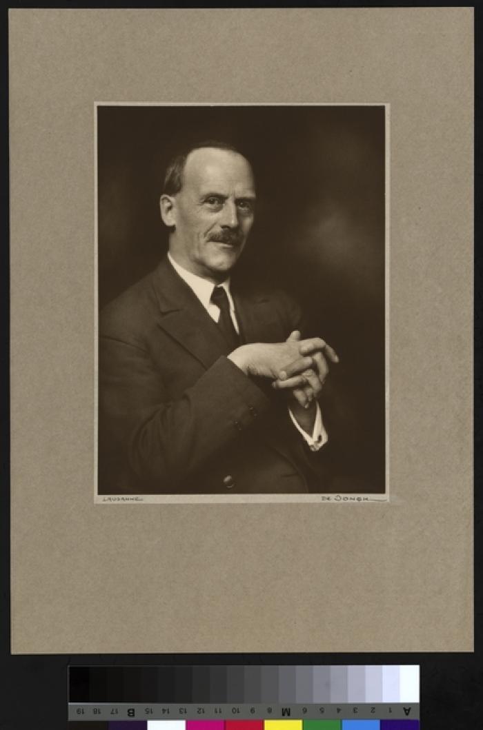 Portrait en buste du Prof. Henri Vulliet.