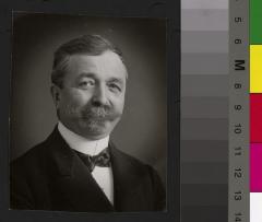 Portrait en buste du Prof. Georges-Louis-Jean Spengler.