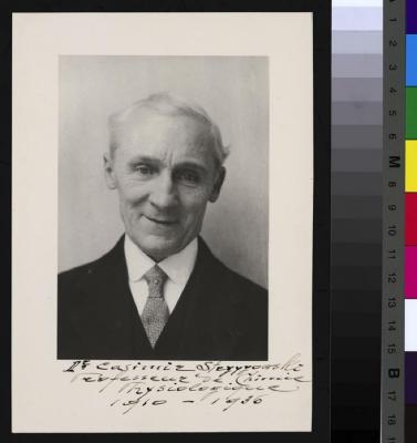 Portrait de face du Prof. Casimir Strzyzowski âgé.