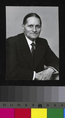 Portrait en buste du Prof. Nicolas Popoff.