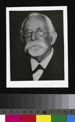 Portrait en buste du Prof. Siegfried Rabow dans âgé.